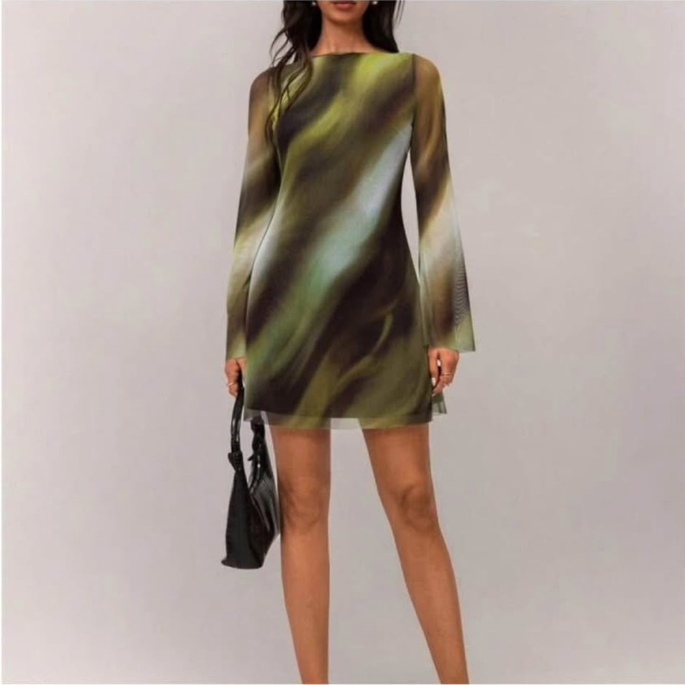 Forever 21 Green long sleeve mini dress - Picture 2 of 5